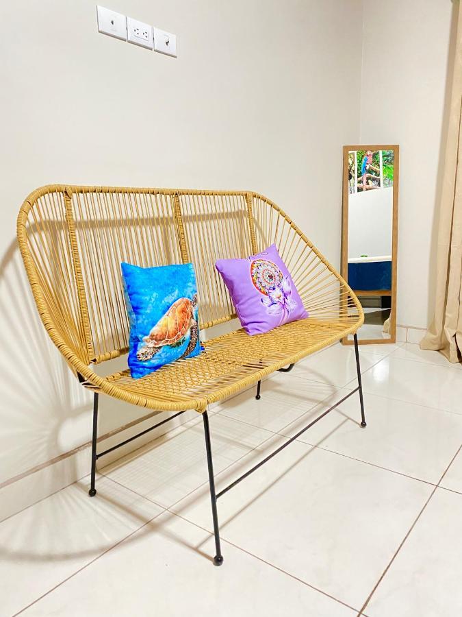 ألاخويلا Pura Vida Apartment. 5 Min From Airport المظهر الخارجي الصورة
