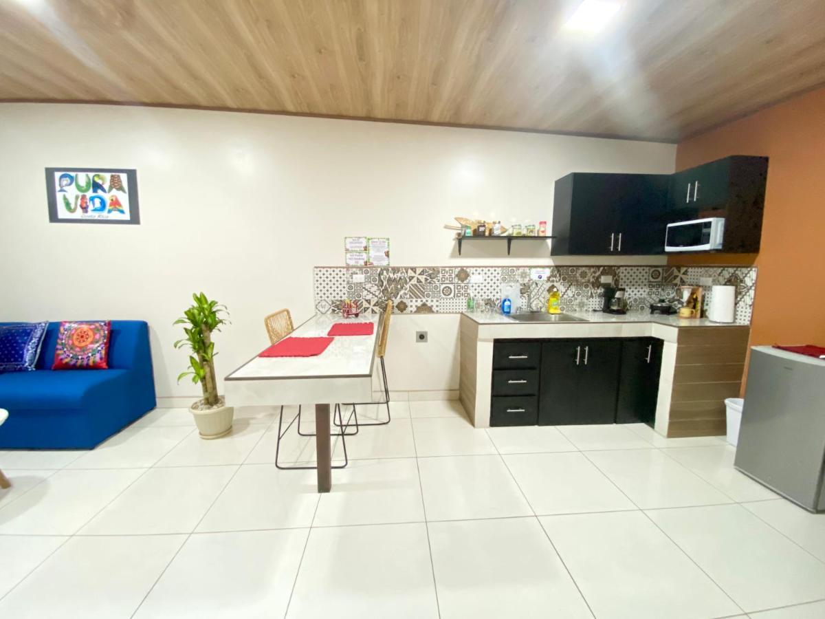 ألاخويلا Pura Vida Apartment. 5 Min From Airport المظهر الخارجي الصورة