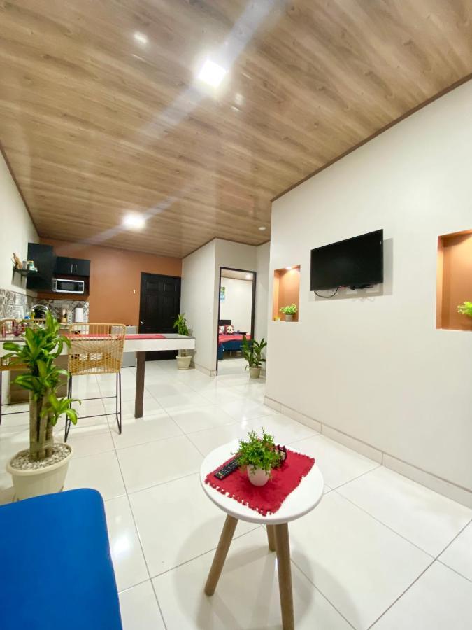 ألاخويلا Pura Vida Apartment. 5 Min From Airport المظهر الخارجي الصورة