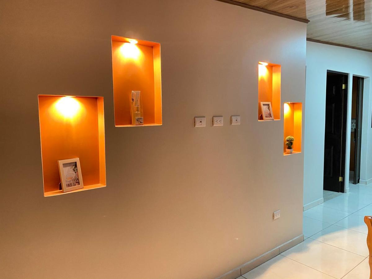ألاخويلا Pura Vida Apartment. 5 Min From Airport المظهر الخارجي الصورة